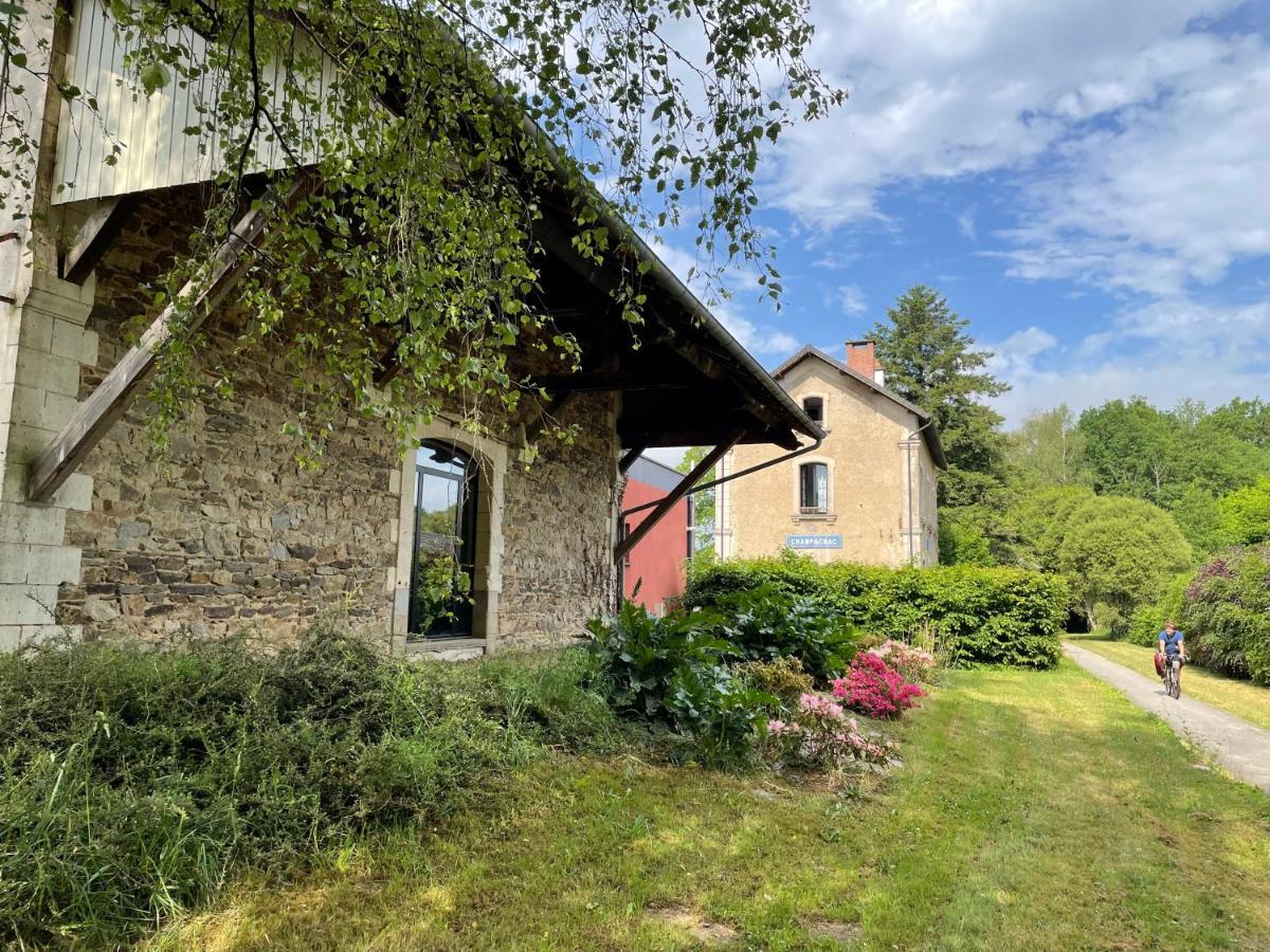 La Gare Aux Oiseaux Bed & Breakfast Champagnac-la-Riviere Exterior photo