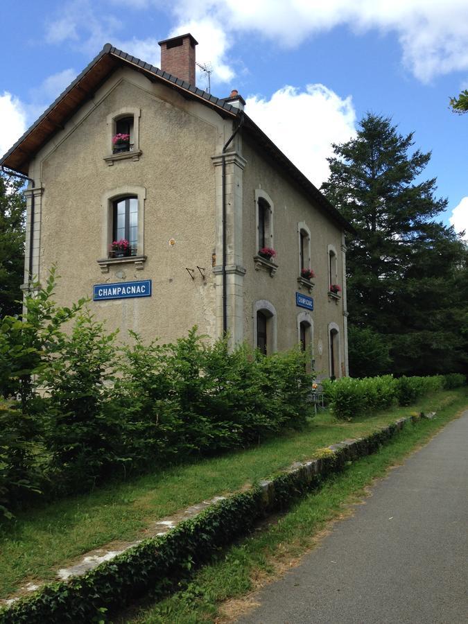 La Gare Aux Oiseaux Bed & Breakfast Champagnac-la-Riviere Exterior photo